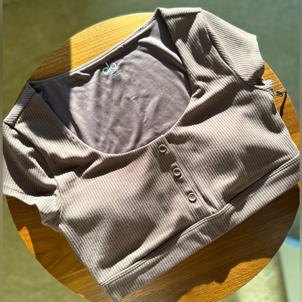 ALO Blissful Henley Top in Cocoa